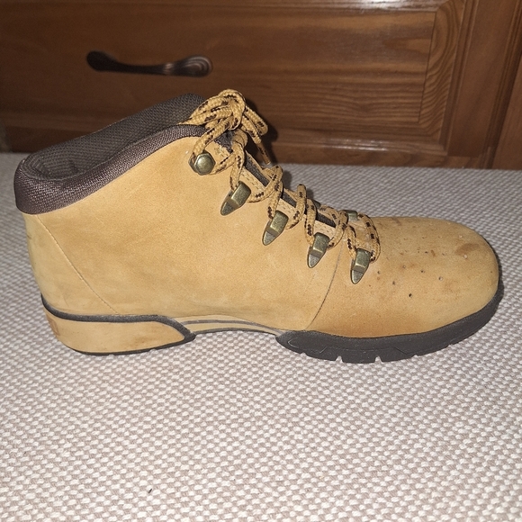 Timberland Men's Tan Hiking Boots In A Size 7M. Wotk, Hiking, Camping, Outdoor. - Picture 4 of 13